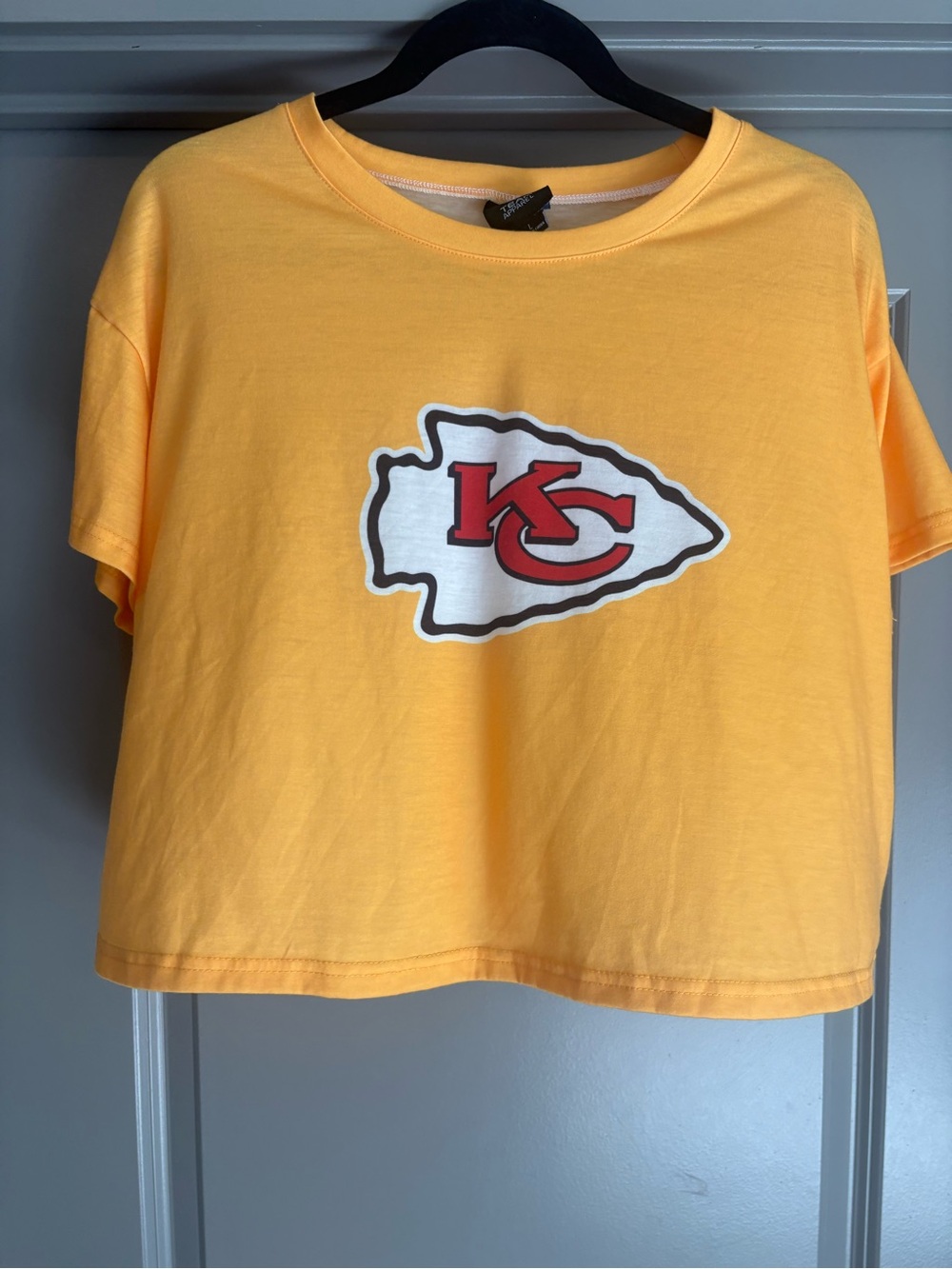 NFL Team Apparel Kansas City Chiefs Women's Cropped Graphic Tee, Gold, Size L